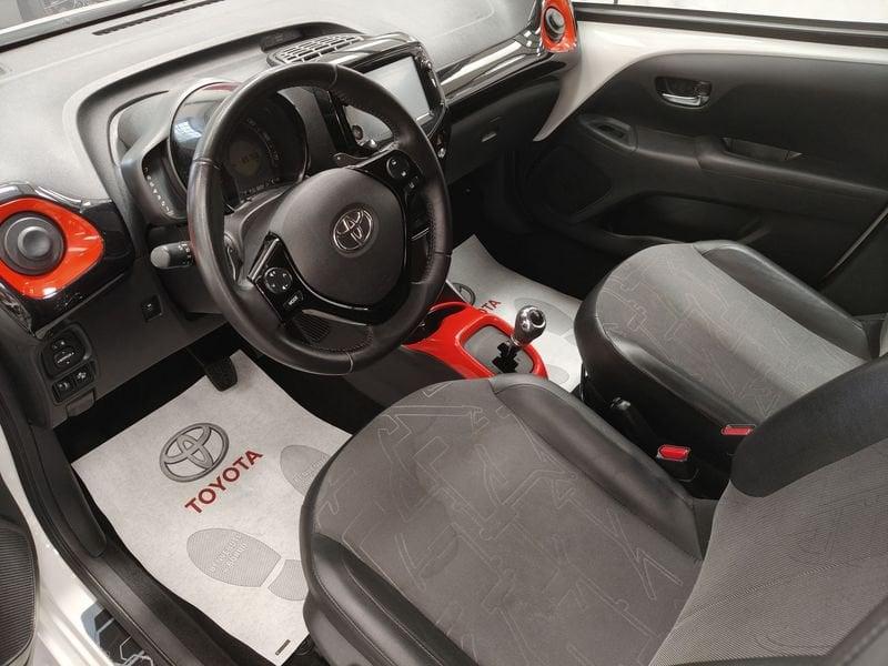 Toyota Aygo 1.0 VVT-i 72 CV 5 porte x-wave orange MMT