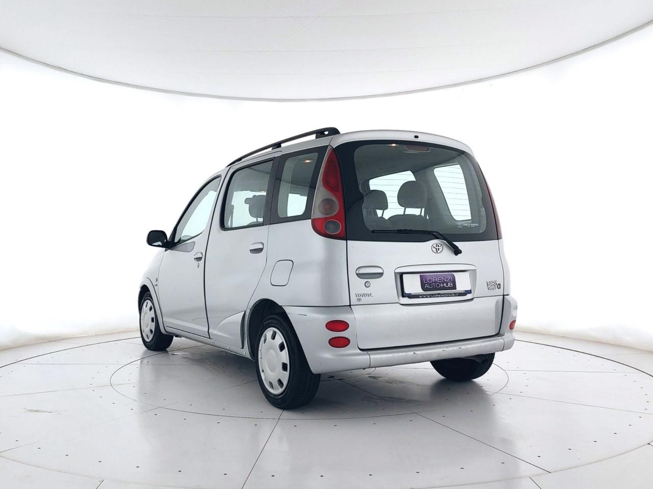 TOYOTA Yaris Verso 1.3 Luna X COMMERCIANTI