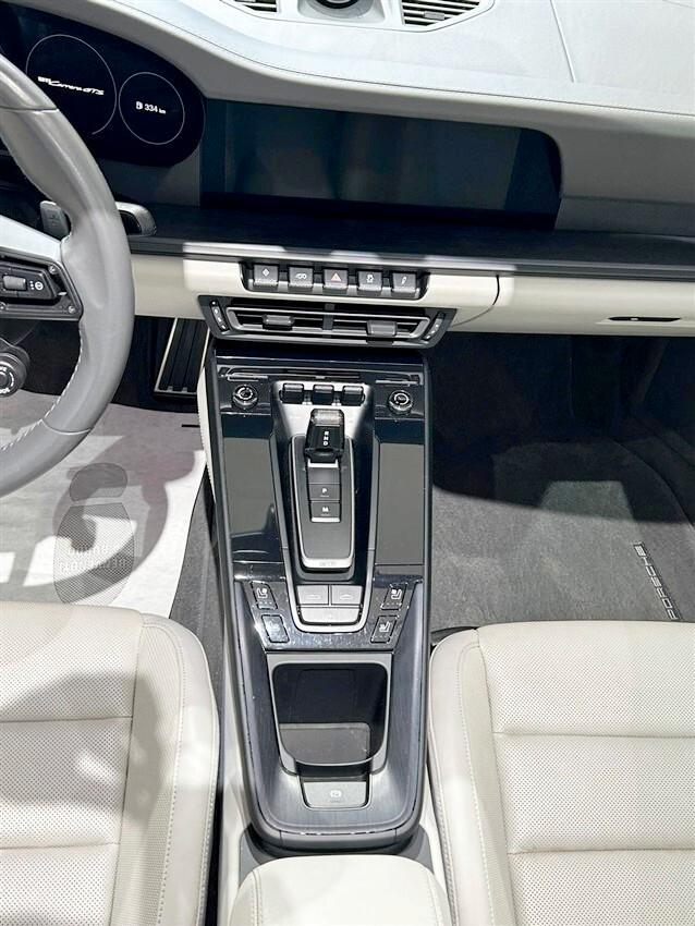 Porsche 911 Carrera 2 GTS Cabriolet