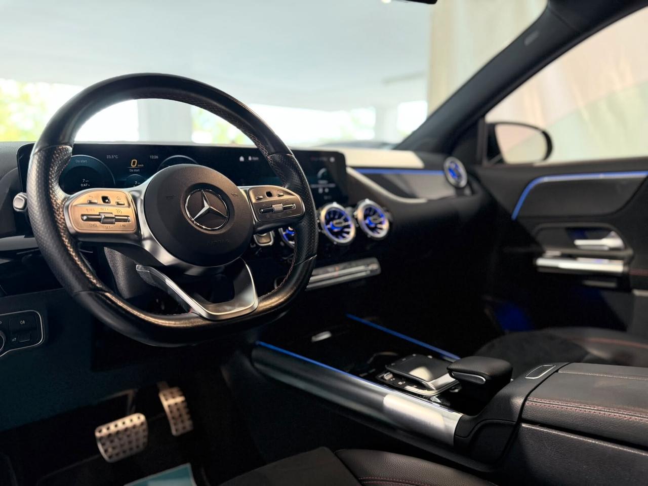 MERCEDES GLA200D PREMIUM IVA ESPOSTA