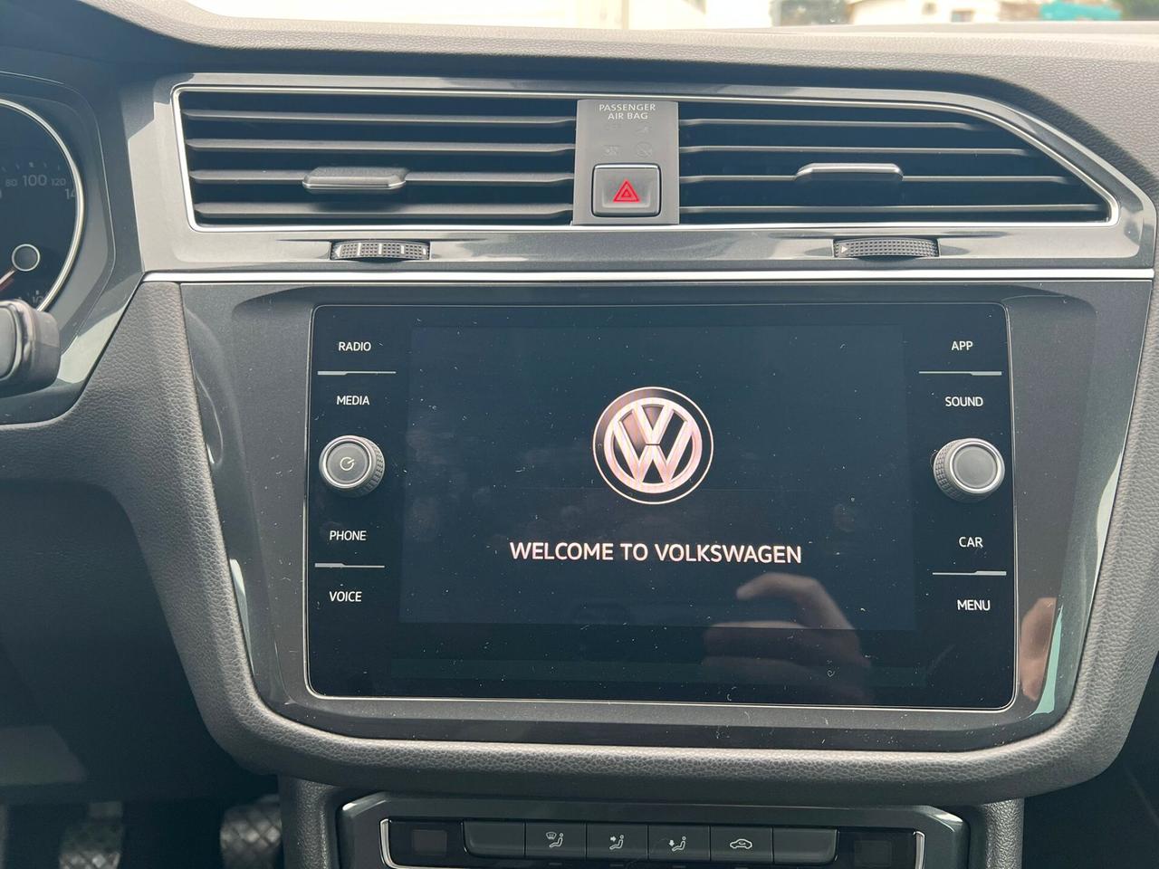 Volkswagen Tiguan 1.6 TDI SCR Sport BlueMotion R-LINE