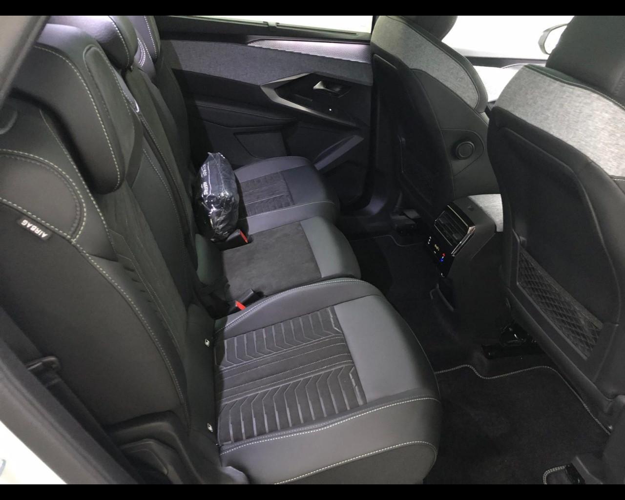 PEUGEOT Nuovo 5008 Hybrid 136 e-DCS6 GT