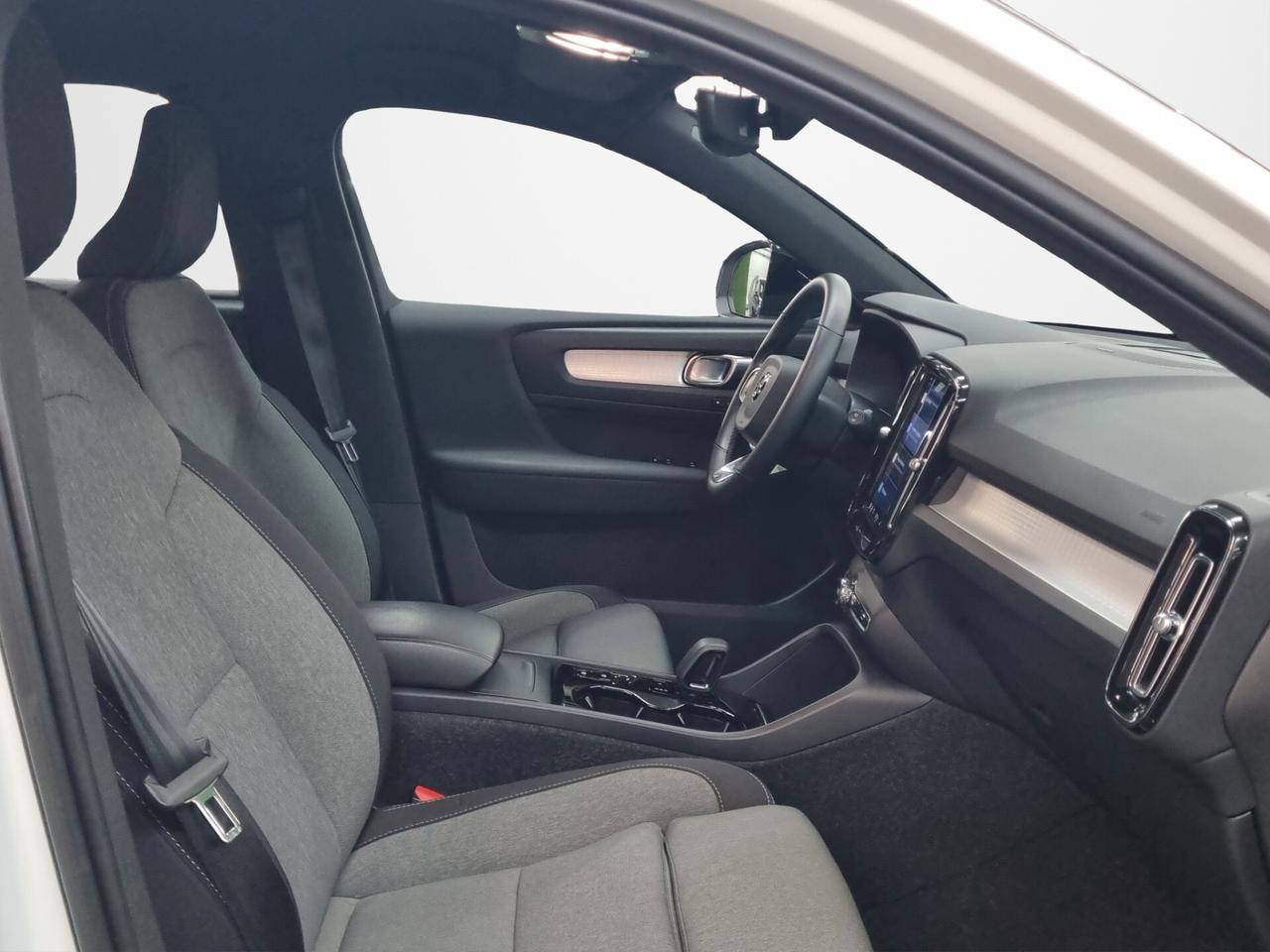 Volvo XC40 B3 automatico Plus Dark