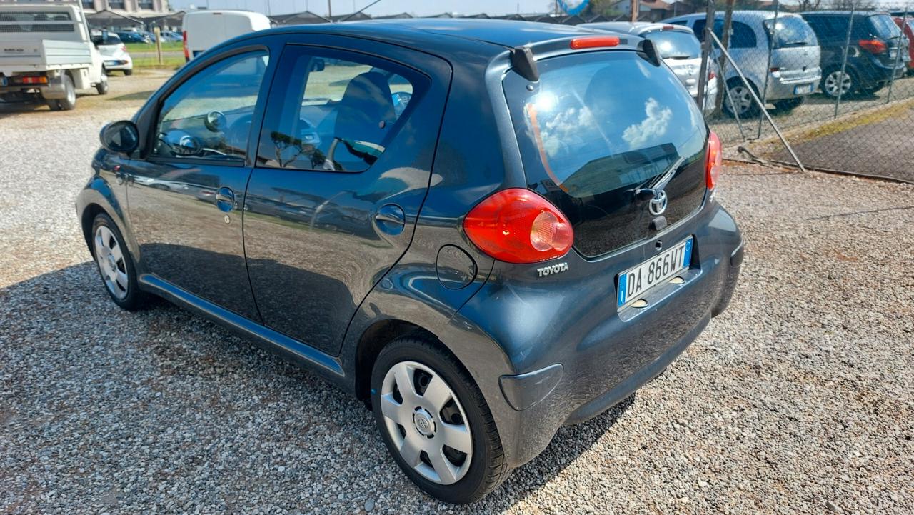 Toyota Aygo 1.0 12V VVT-i 5 porte Sol
