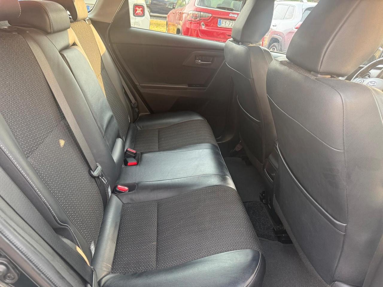 Toyota Auris Touring Sports 1.8 Hybrid Lounge