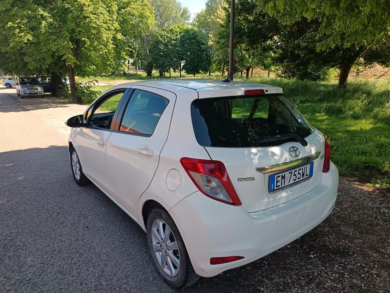 Toyota Yaris Lounge 2012 km originali!!!
