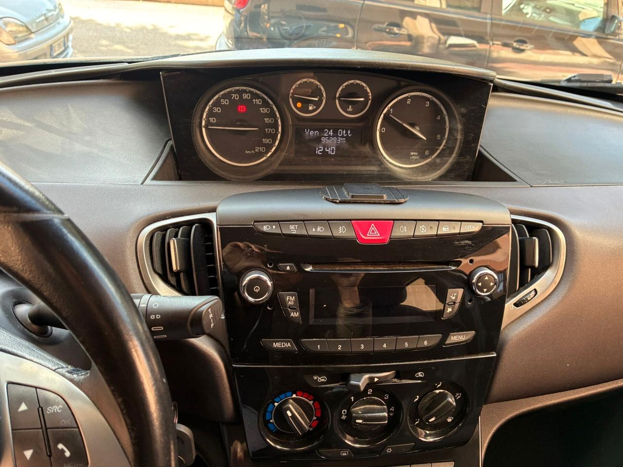 Lancia Ypsilon 1.3MJT 95cv 5p perfetta-12