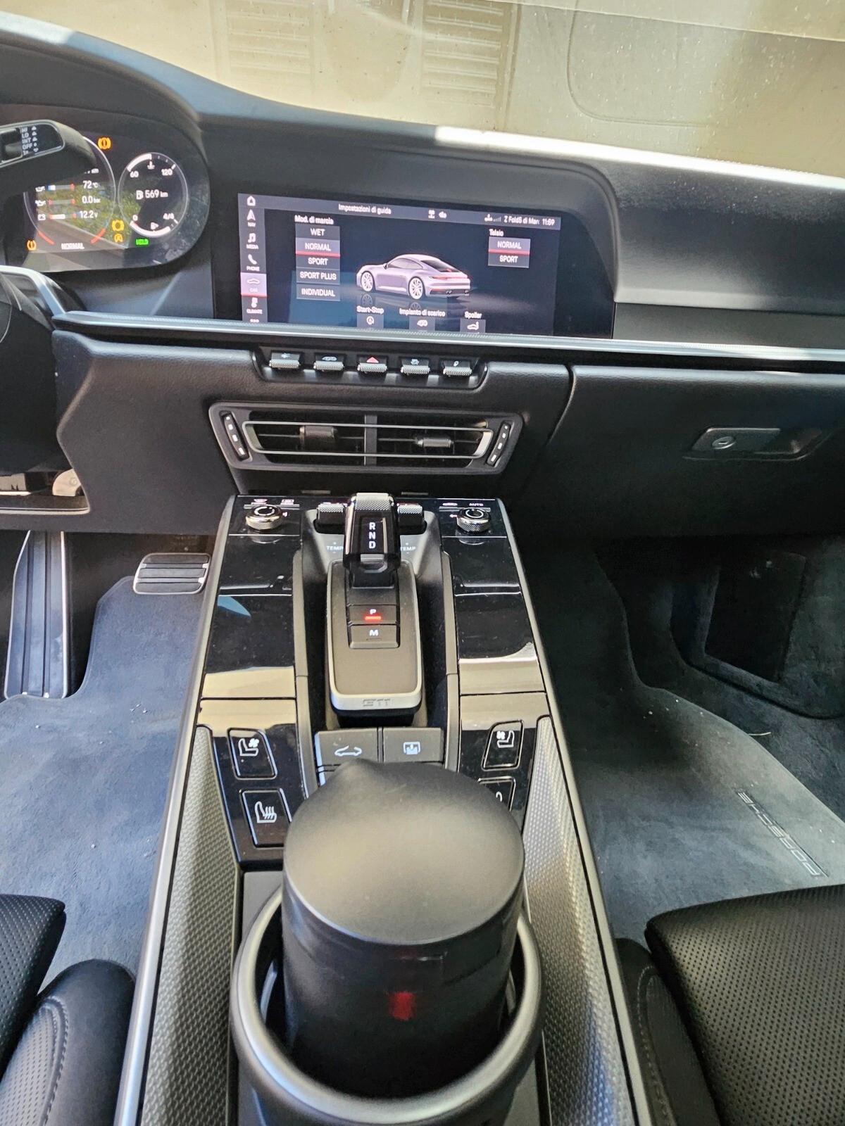 Porsche 911 Carrera 992 4