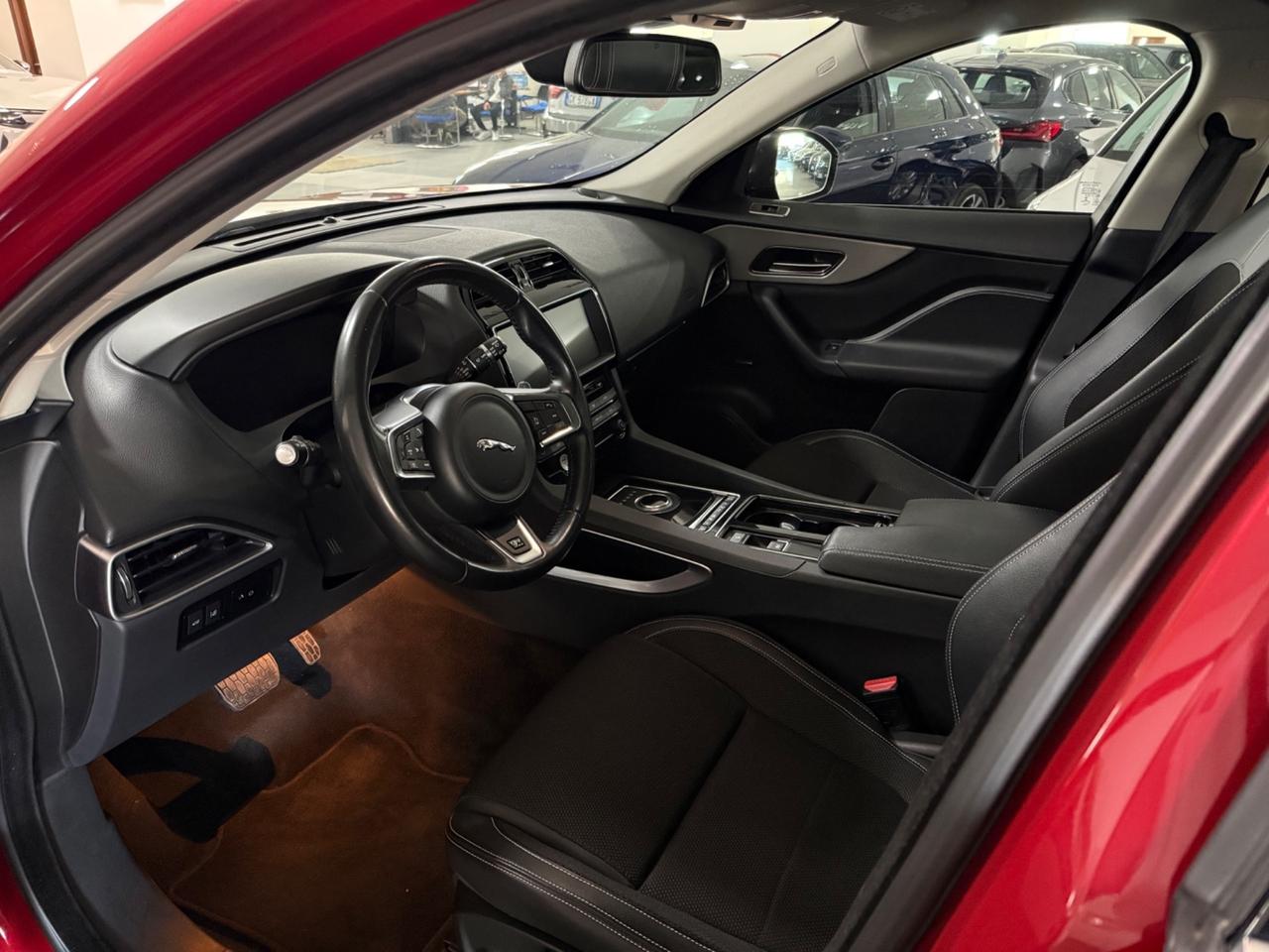 Jaguar F-Pace 2.0 D 180 CV AWD aut. R-Sport