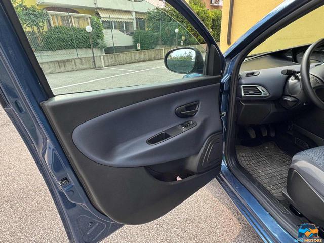 LANCIA Ypsilon 1.0 FireFly 5 porte S&S Hybrid Silver Plus