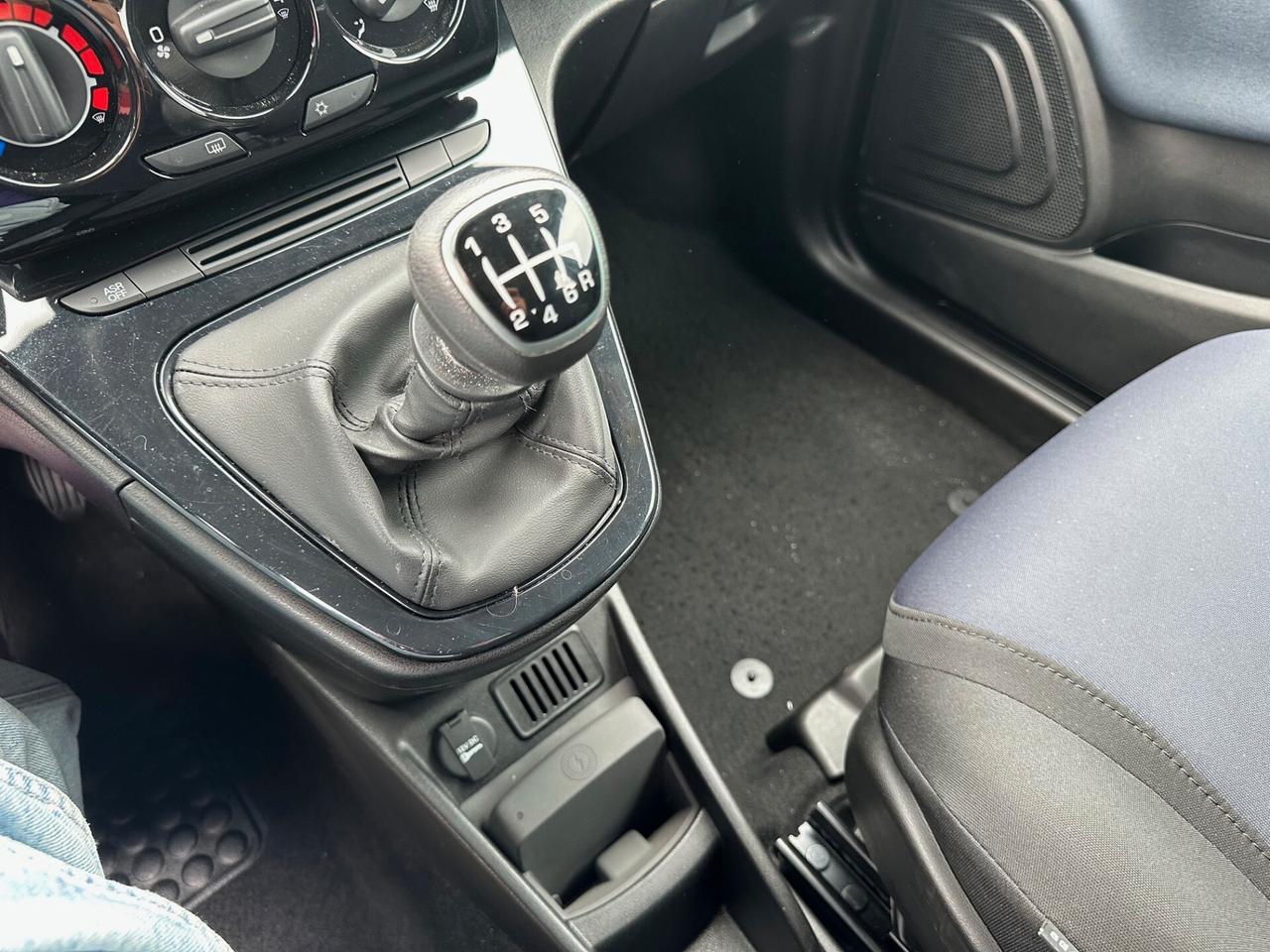 Lancia Ypsilon 1.0 Hybrid Platino full optional