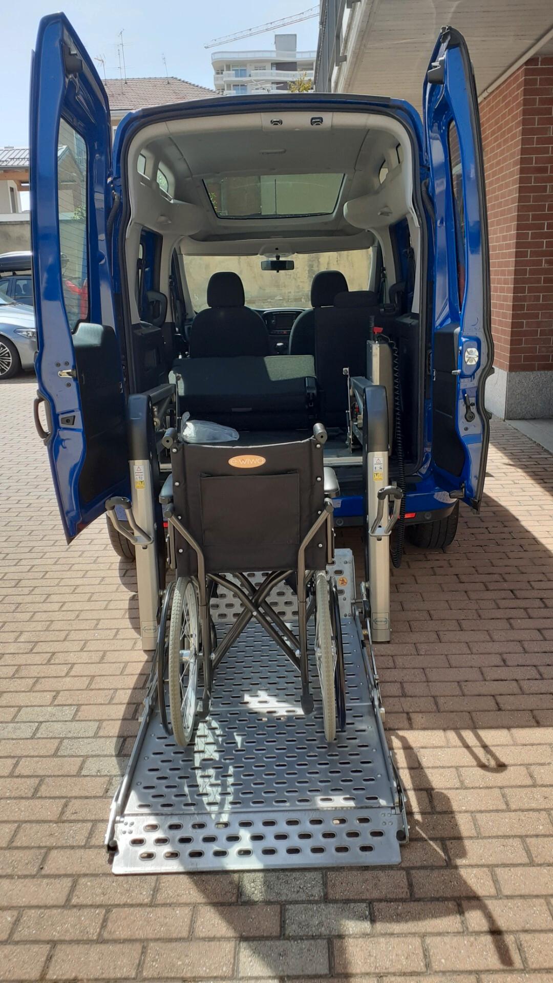 Doblò 1.6 MJT 120CV trasporto disabili pedana