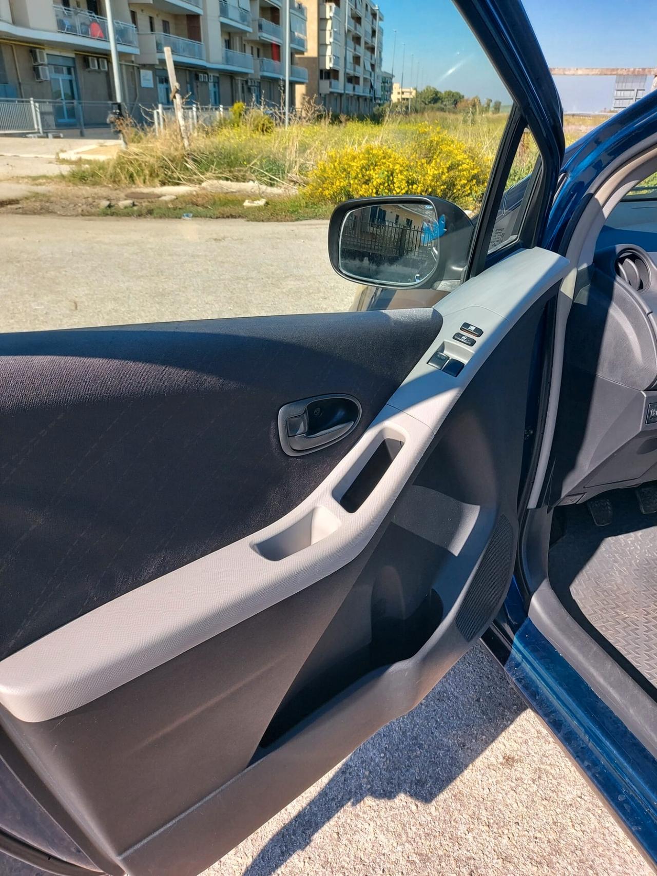 Toyota Yaris 1.0 5 porte Sol