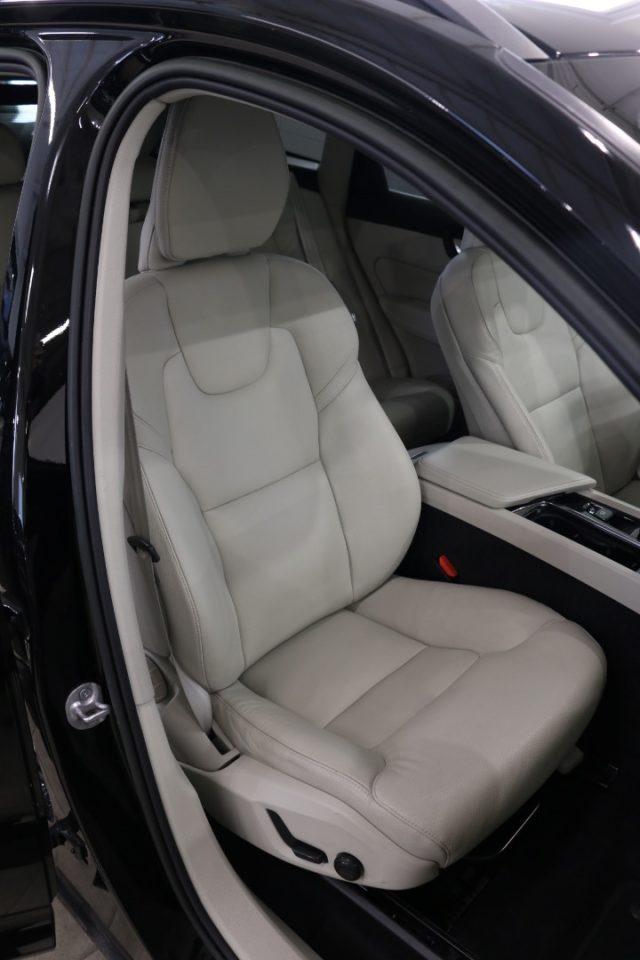 VOLVO XC60 B4 (d) AWD automatico Plus