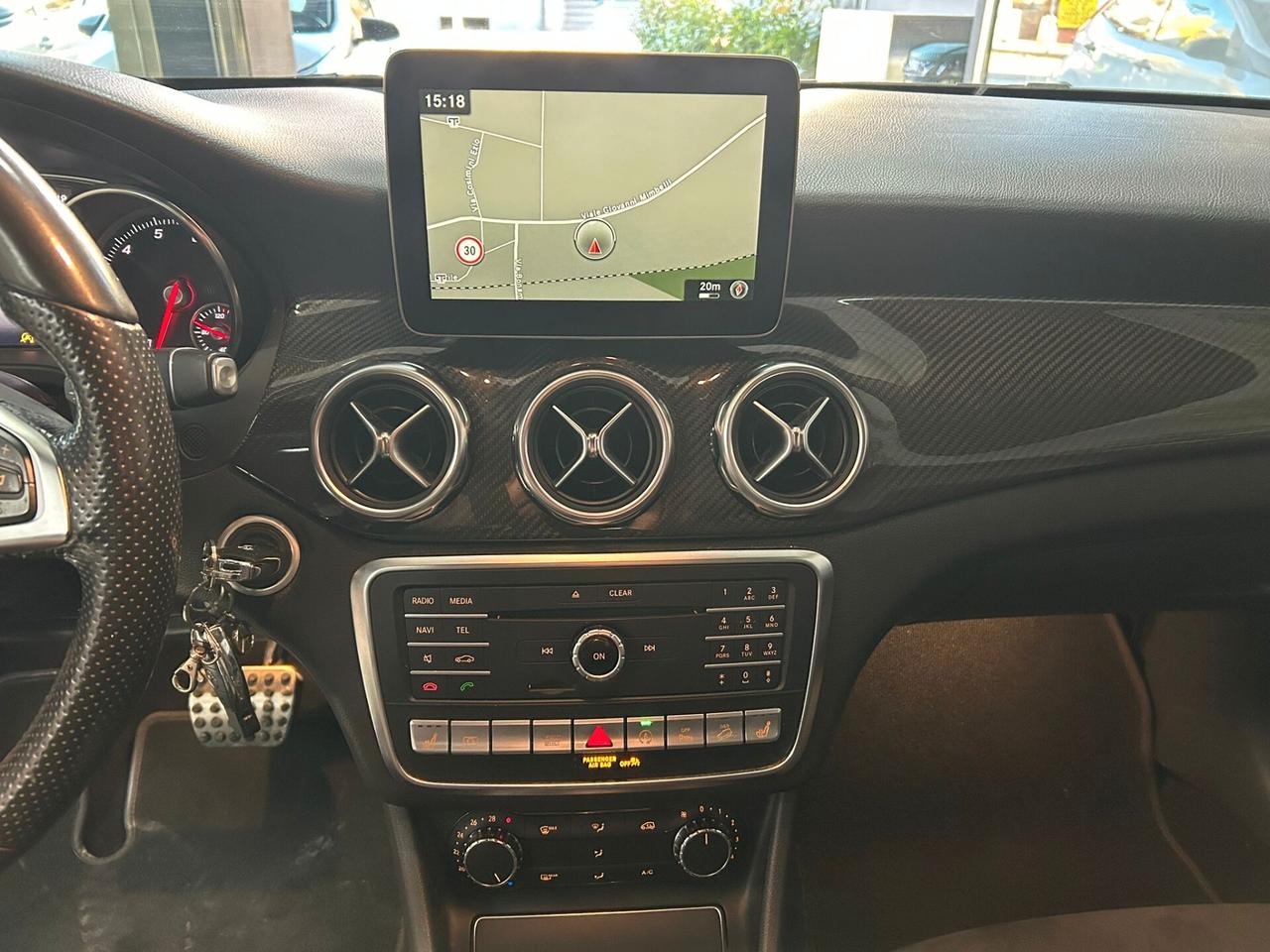 Mercedes-benz GLA 250 Auto 4Matic Premium AMG-Line