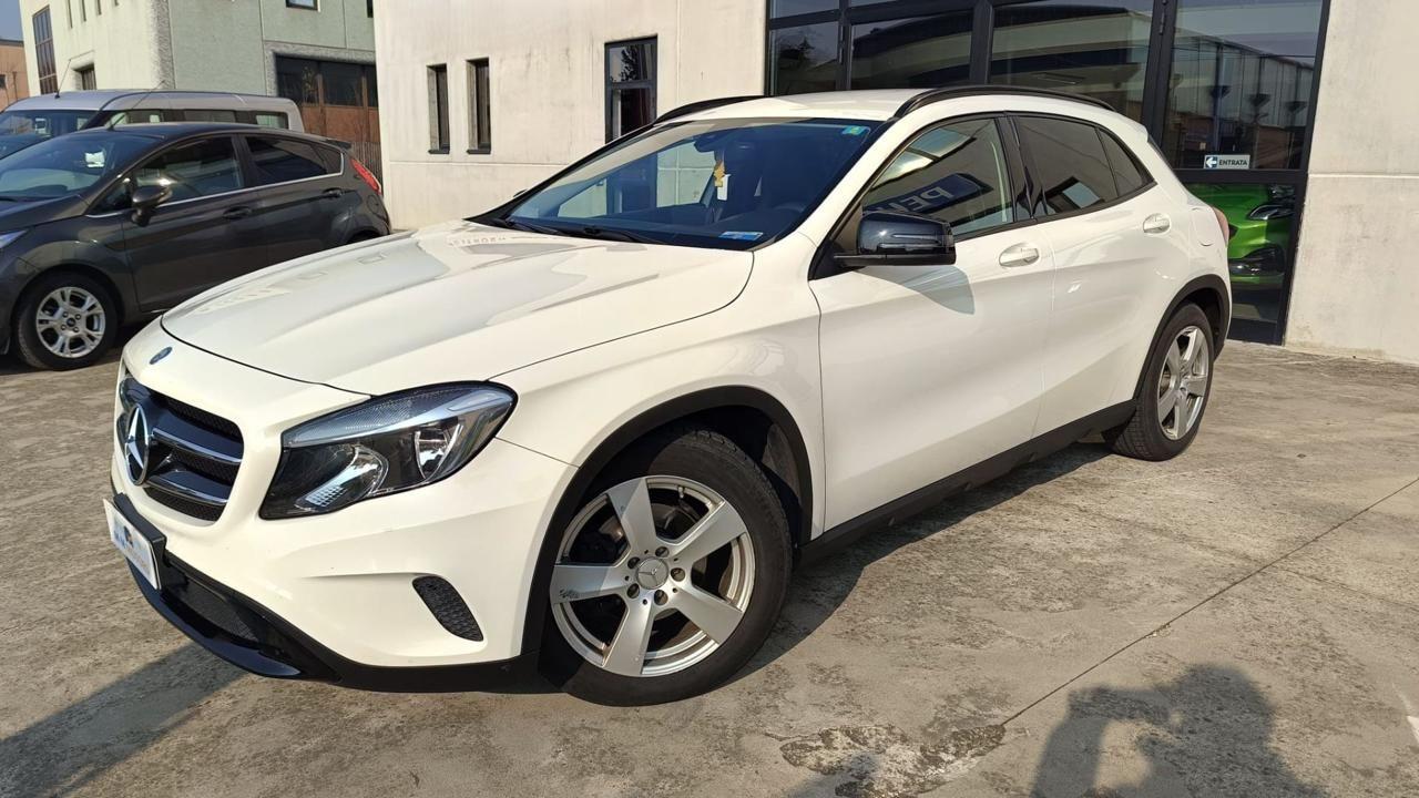 MERCEDES-BENZ GLA 200 d Automatic Business