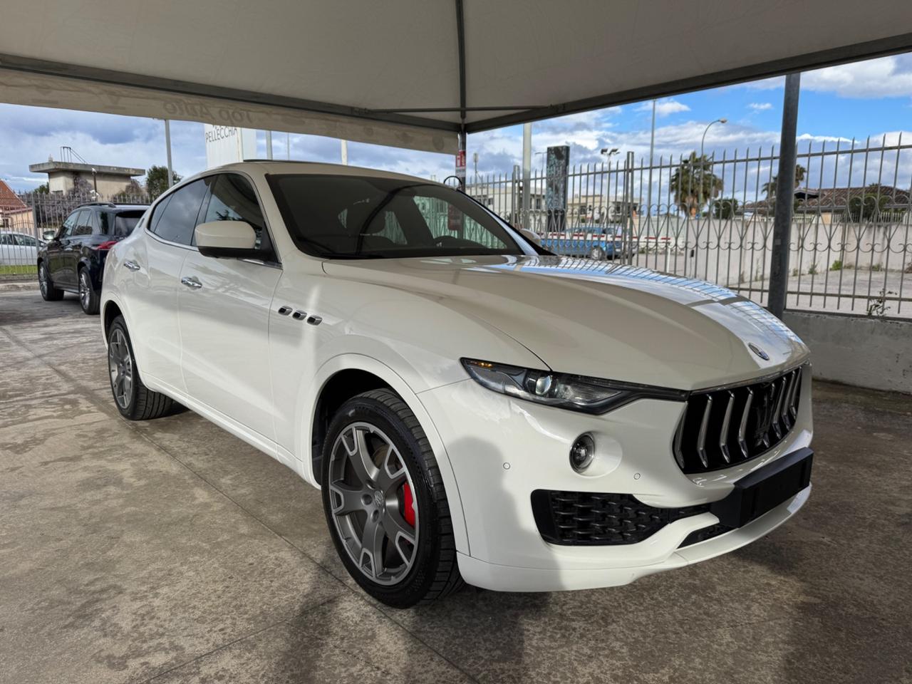 MASERATI LEVANTE V6 275 CV AWD GRANLUSSO / TETTO