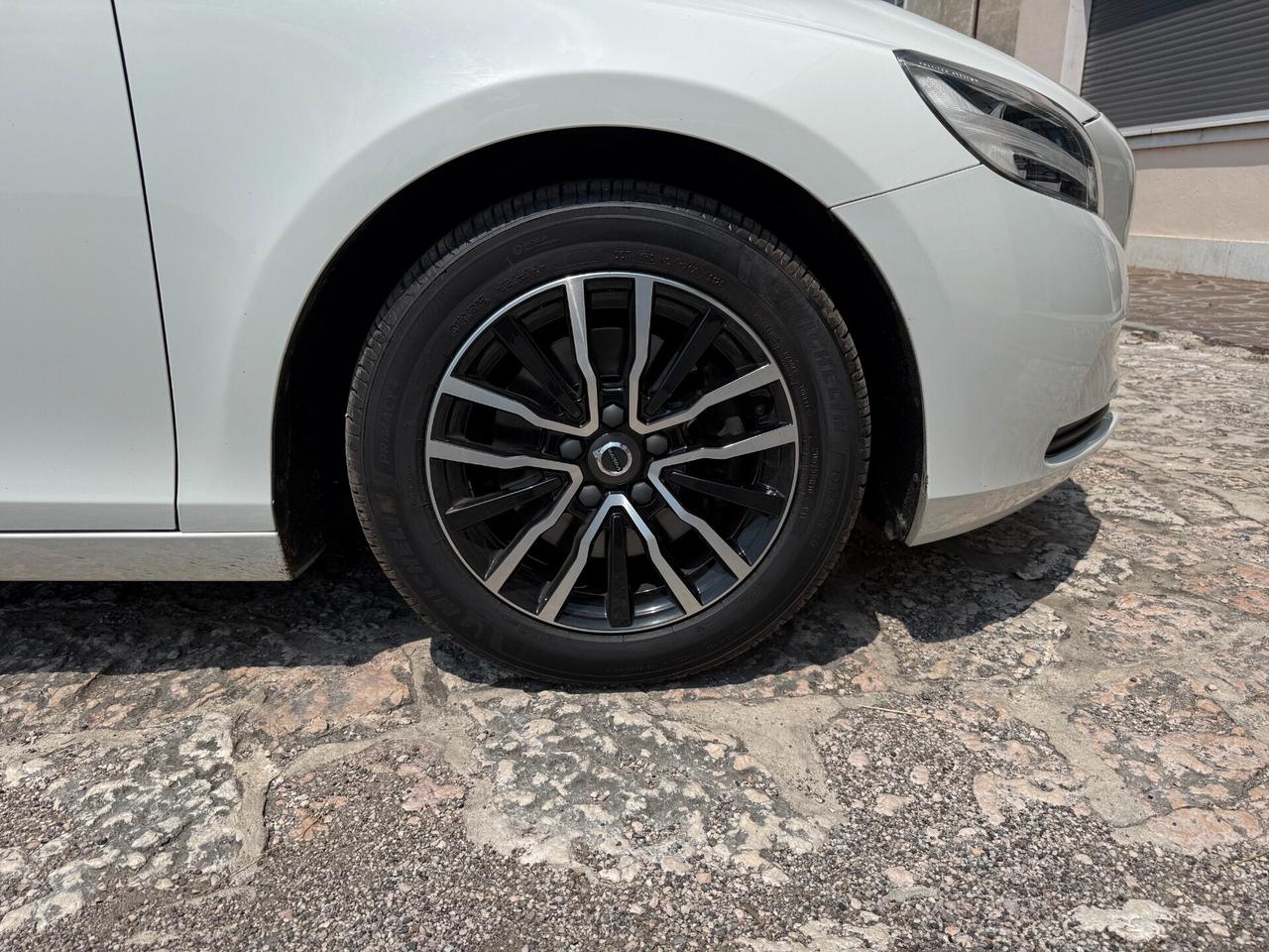Volvo V40 T2 Momentum