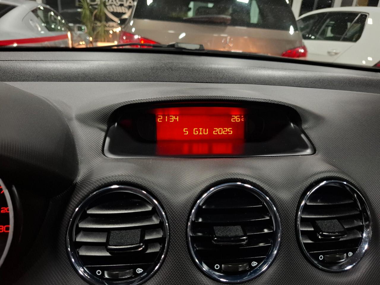 Peugeot 308 1.4 VTi benzina Neopatentato