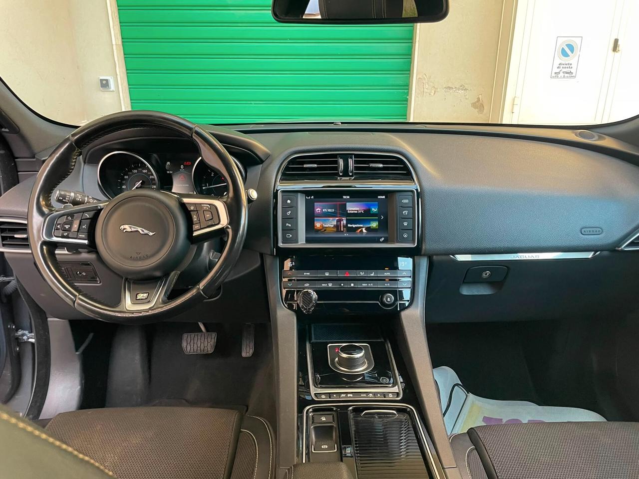 Jaguar F-Pace 2.0 D 180 CV AWD R-Sport