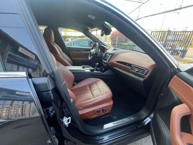 MASERATI Levante Levante 3.0 V6 250cv auto