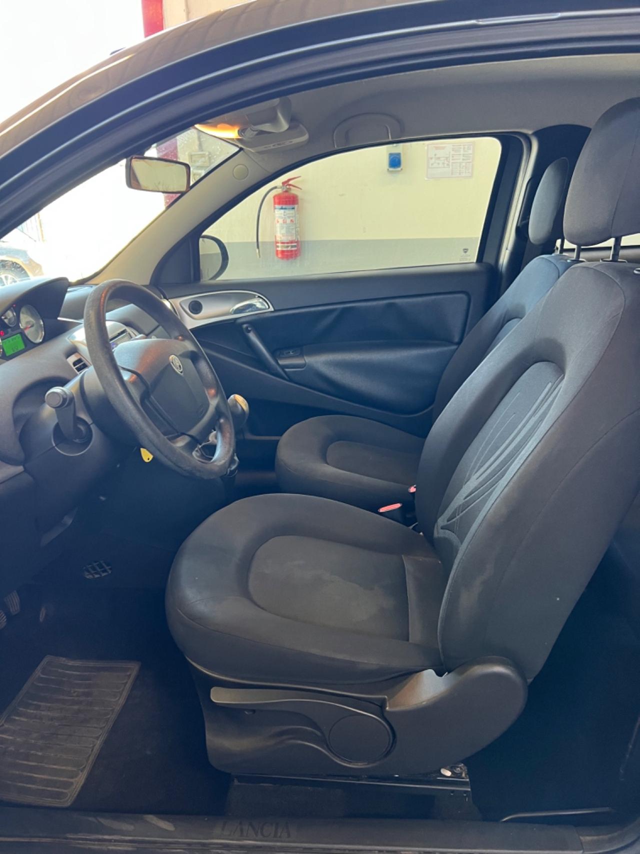 Lancia Ypsilon 1.3 MJT 75 CV Diva