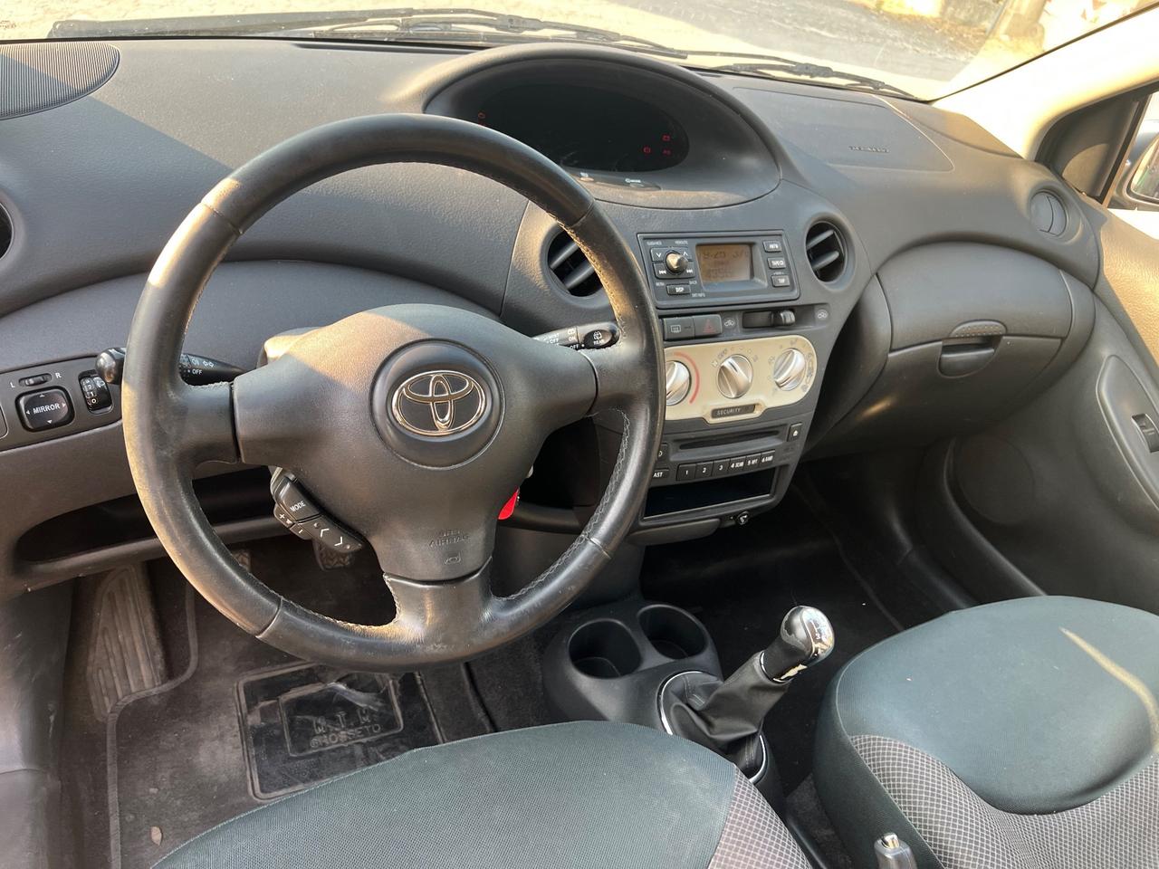 Toyota Yaris 1.0 5 porte