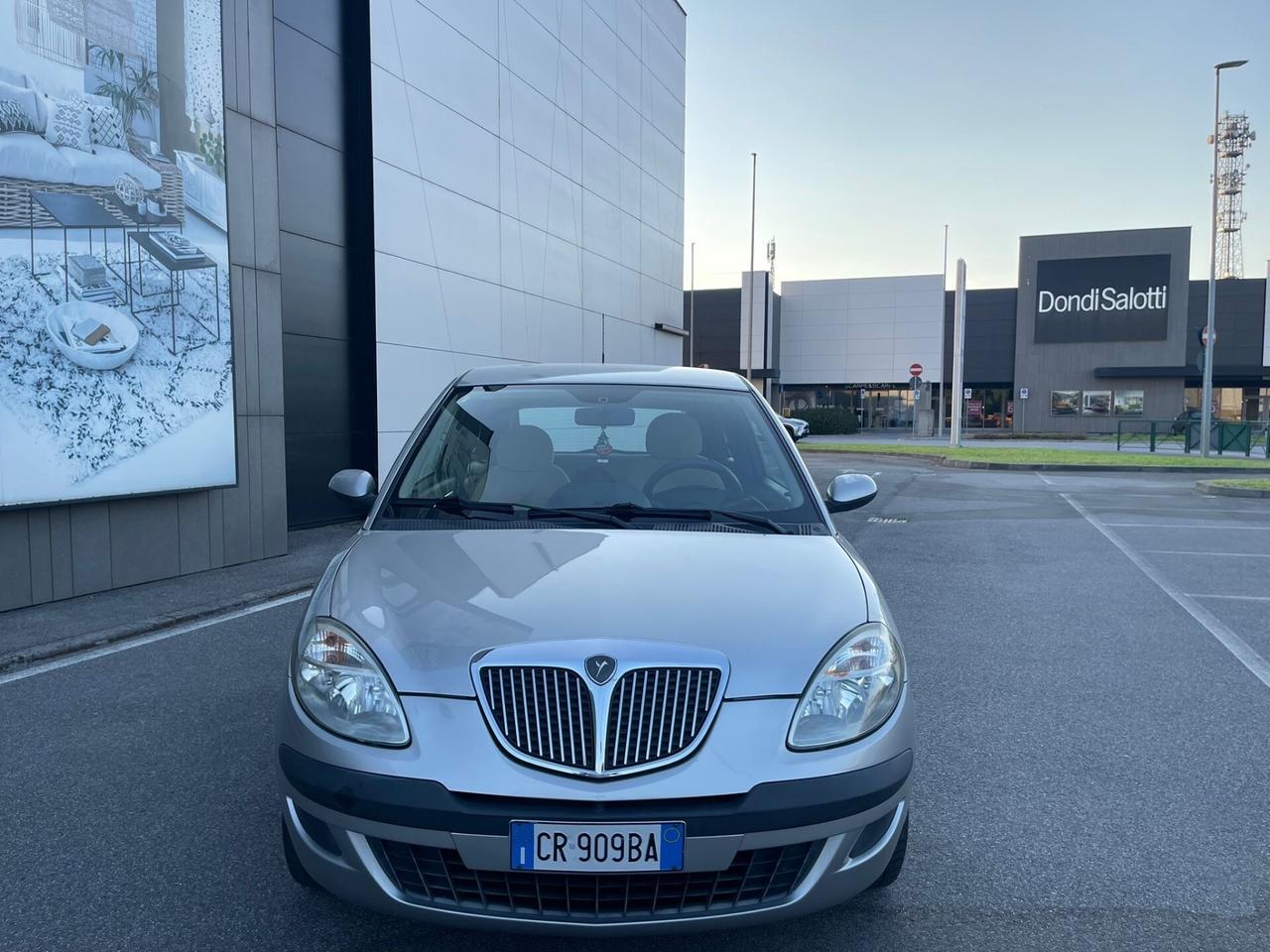 Lancia Ypsilon 1.2 16V Platino