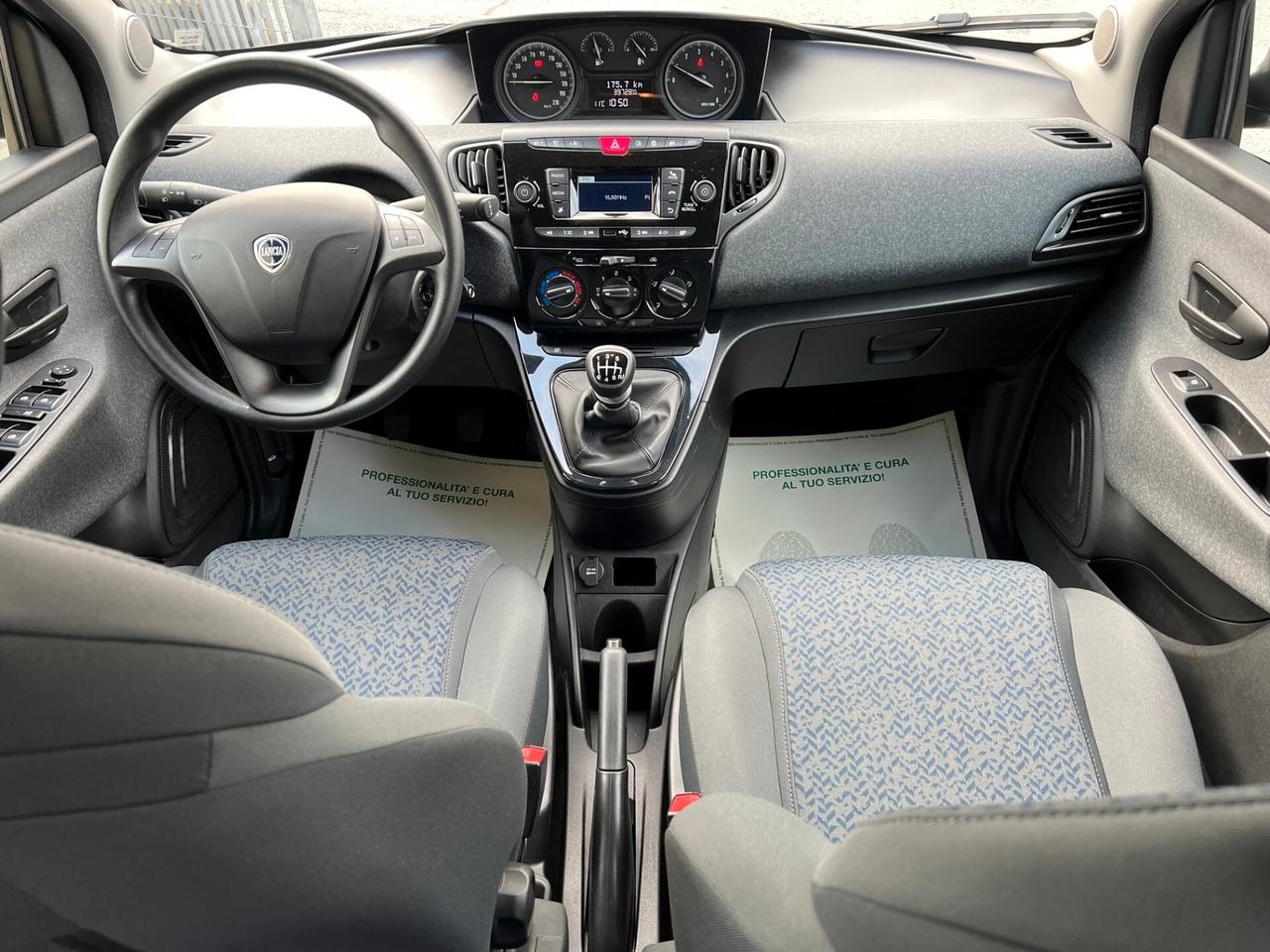 Lancia Ypsilon 1.0 FireFly 5 porte S&S Hybrid Ecochic Silver anche NEOPATENTATI