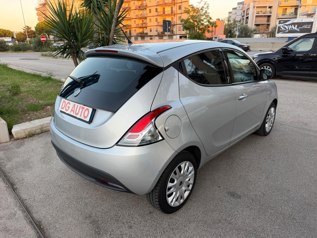 Lancia Ypsilon 1.2 benzina 69 cv 2011 105.000 km