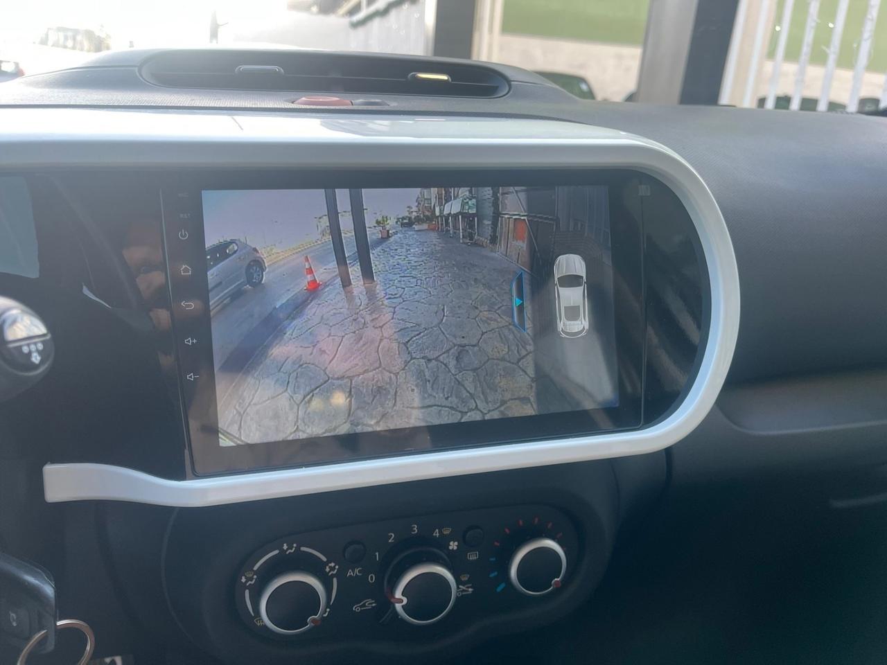 Renault Twingo SCe EDC Intens