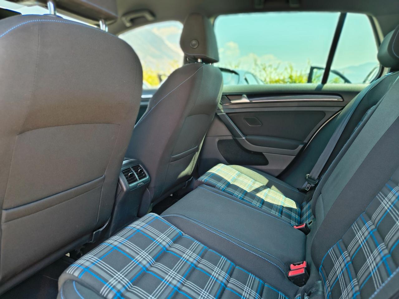 VW Golf GTE 1.4 TSI DSG Plug-In-Hybrid