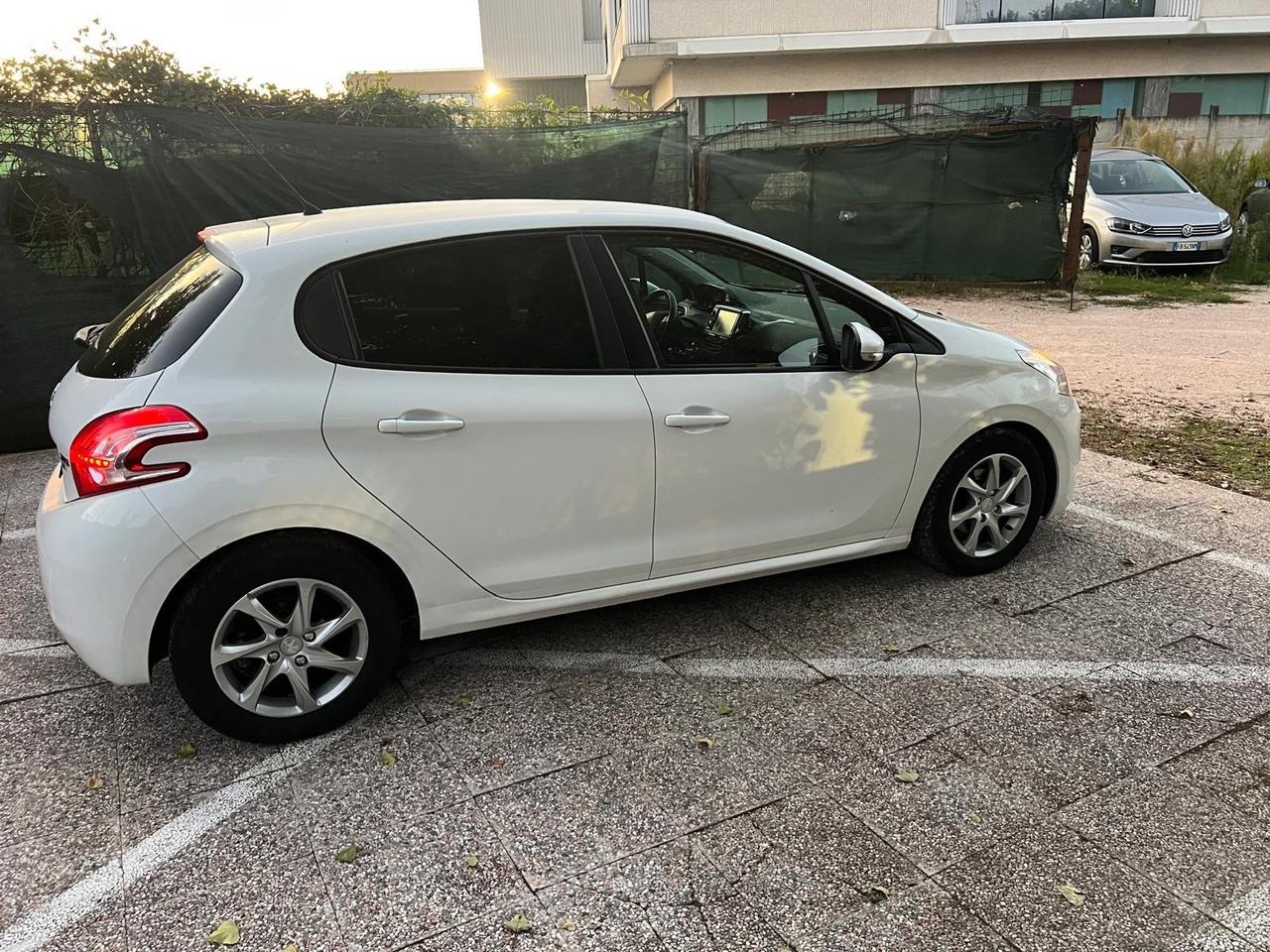 Peugeot 208 1.6 e-HDi 92 CV Stop&Start 5 porte Allure
