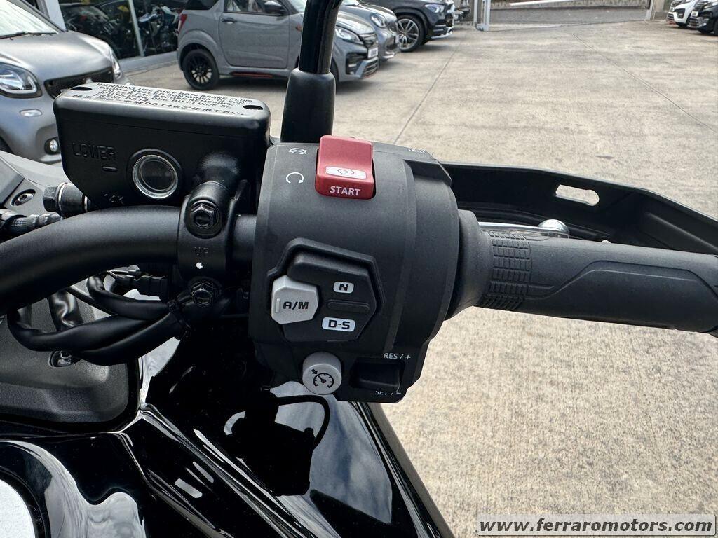 Honda Africa Twin automatica tris valigie