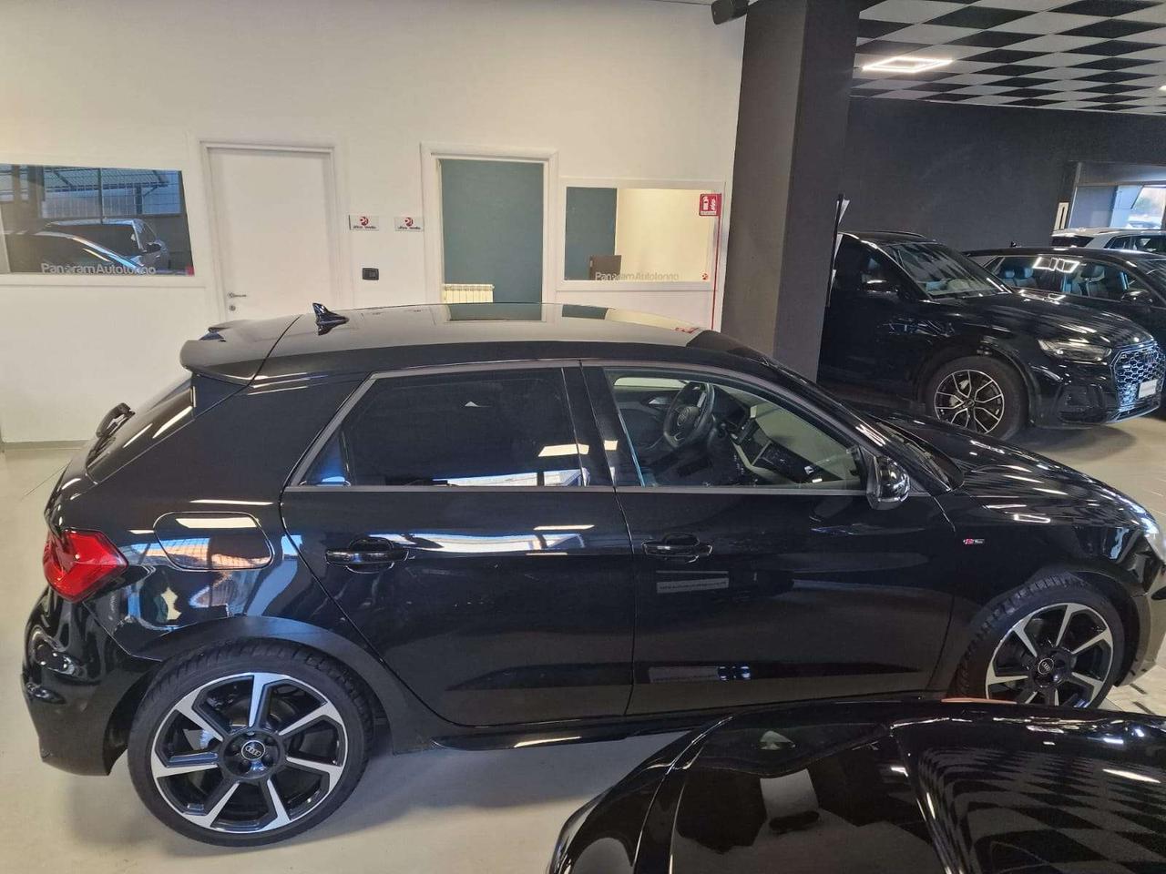 Audi A1 A1 SPB 30 1.0 tfsi Identity Black 116cv s-tronic