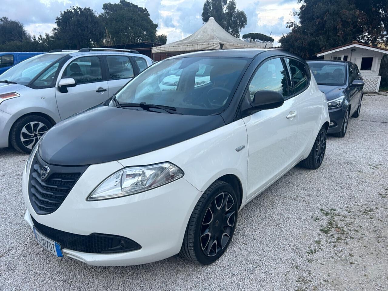 Lancia Ypsilon 1.2 69 CV 5 porte S Momodesign