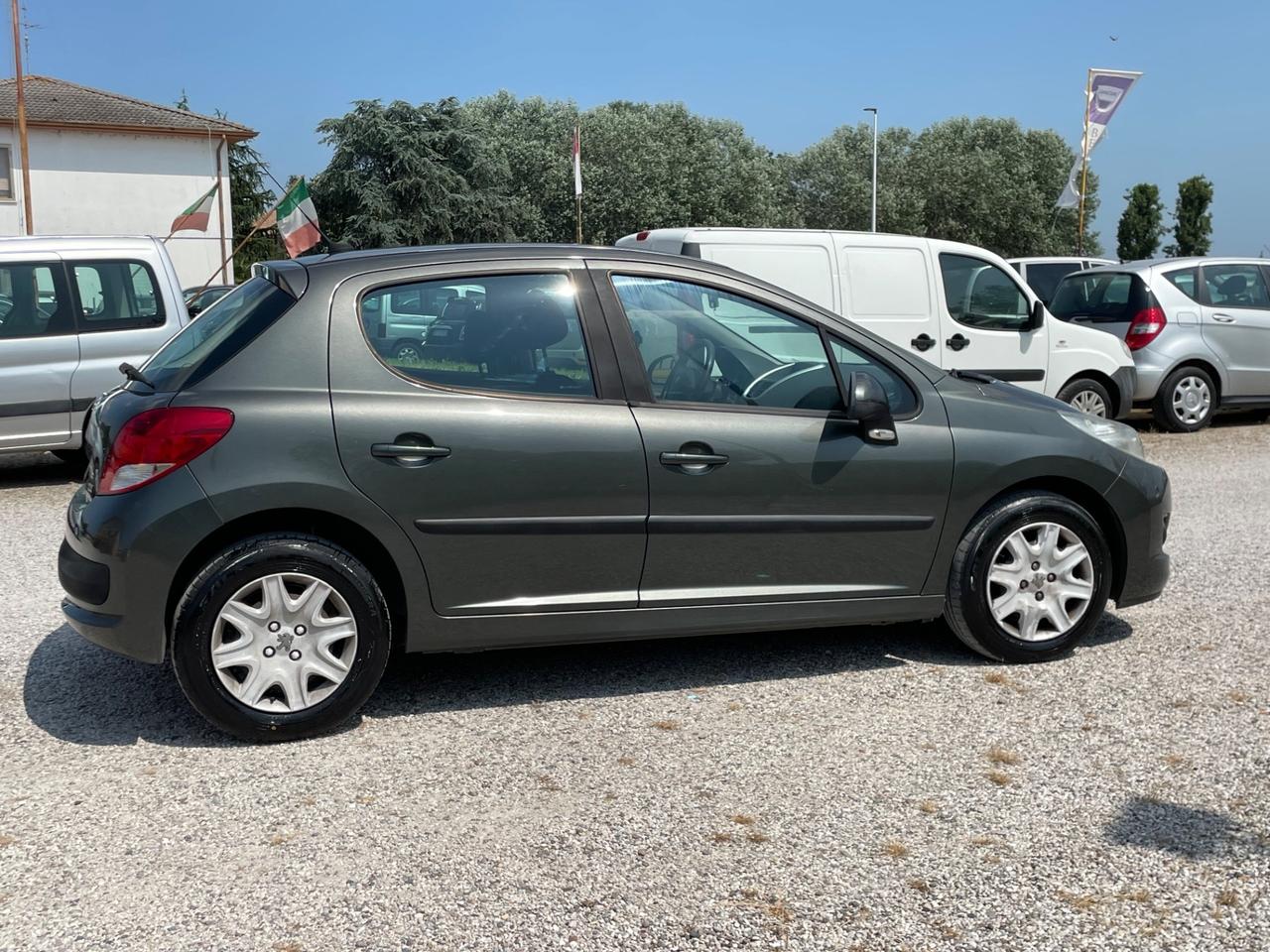 Peugeot 207 1.4 HDi 70CV 5p. Access