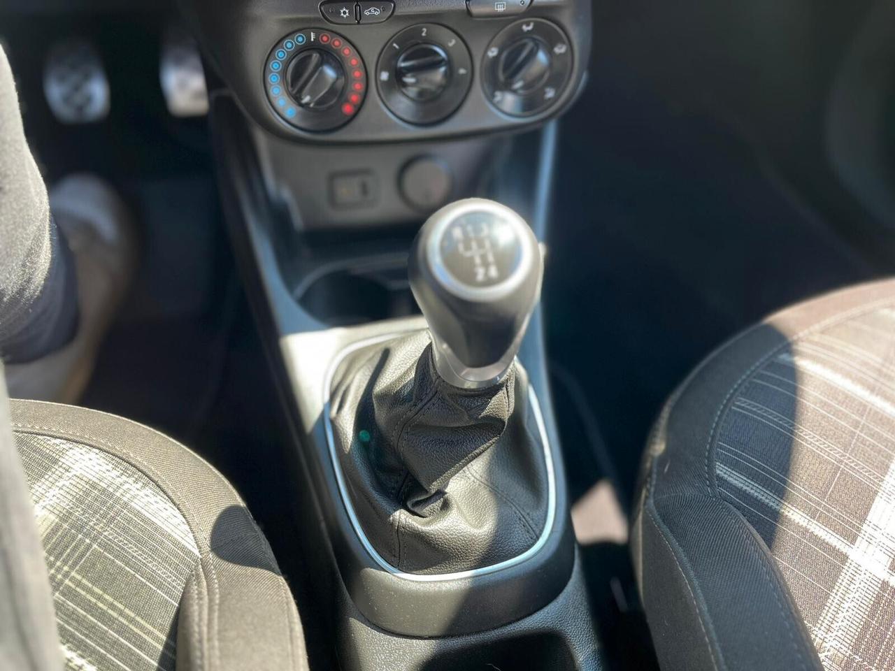 Opel Corsa 1.4 90CV GPL Tech 5 porte b-Color