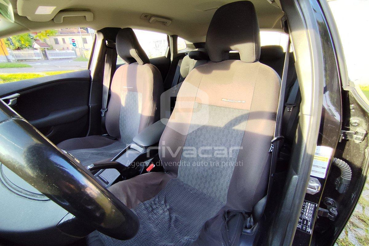 VOLVO V40 D2