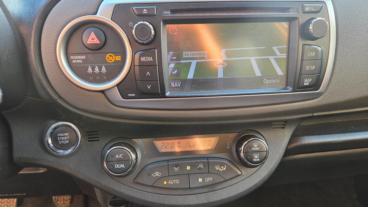 Toyota Yaris 1.3 5 porte Lounge full