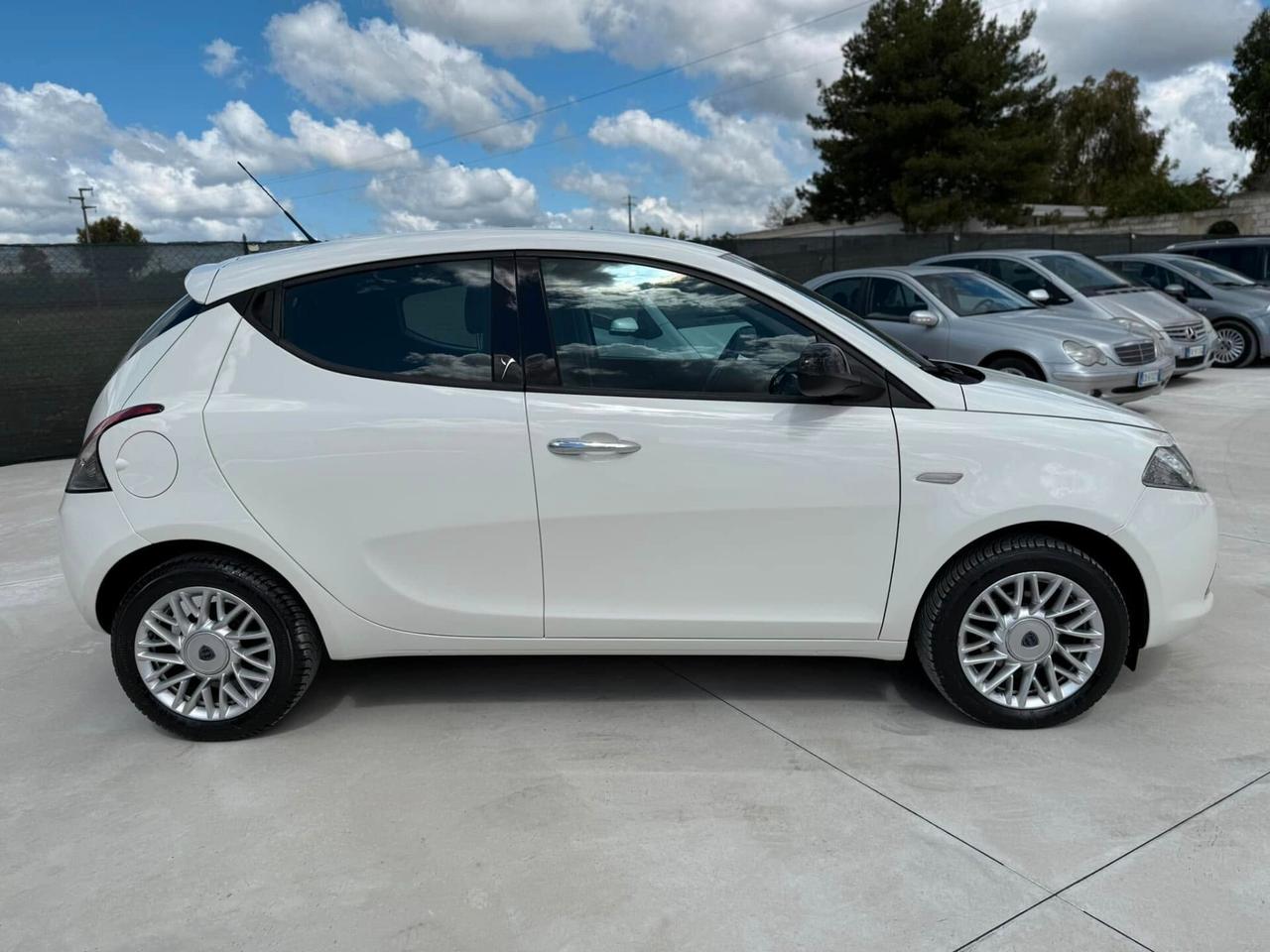 Lancia Ypsilon 1.2 69 CV 5P Gold 2015