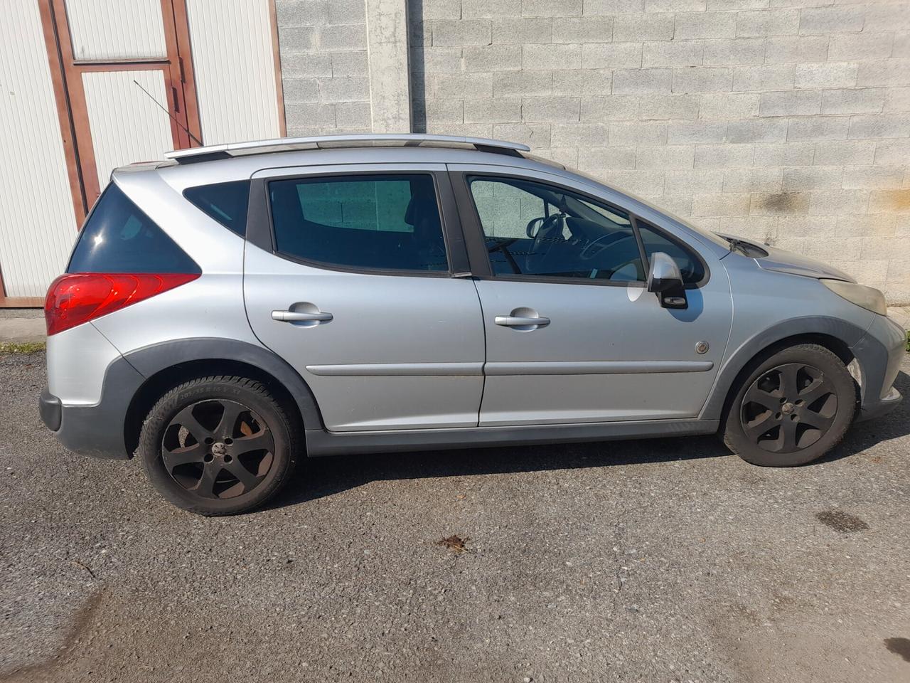 Peugeot 207 1.6 HDi 90CV SW ONE Line radiata