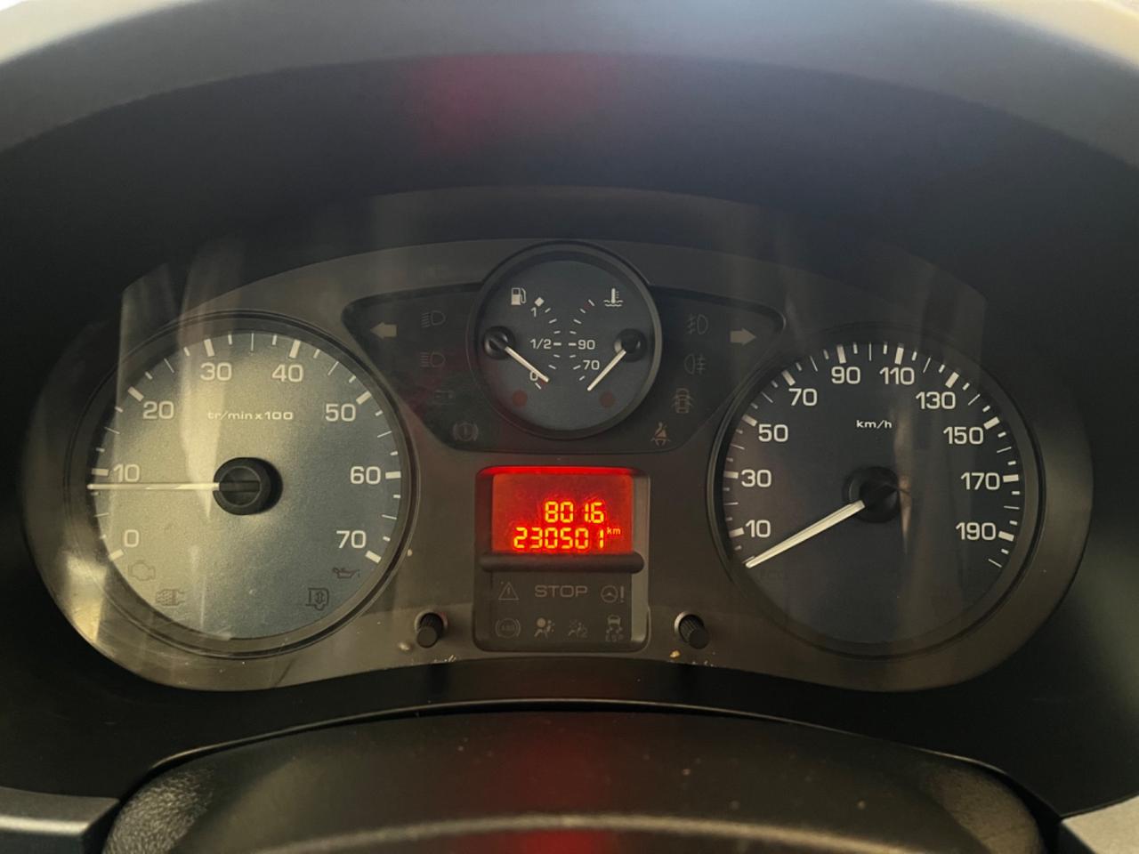 Peugeot Partner 1.6 HDi 115CV Autocarro 5 Posti