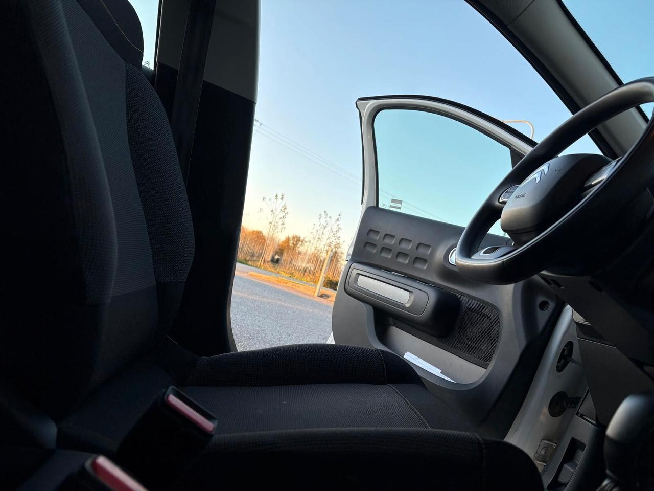 Citroen C3 FEEL PureTech 82 SPOTICAR