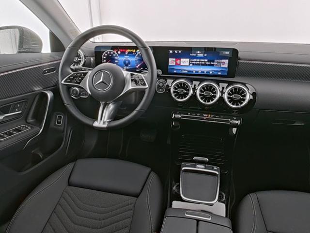 MERCEDES-BENZ CLA 180 Automatic Shooting Brake Progressive Line
