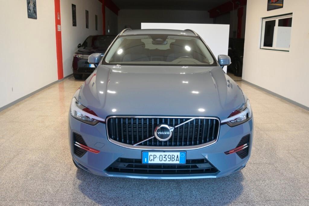 VOLVO XC60 2.0D 197CV B4 (D) AUTOMATIC CORE ( FARI LED - COCKPIT - CRUISE - NAVI - PDC - TELECAMERA POST. - CERCHI 18 )