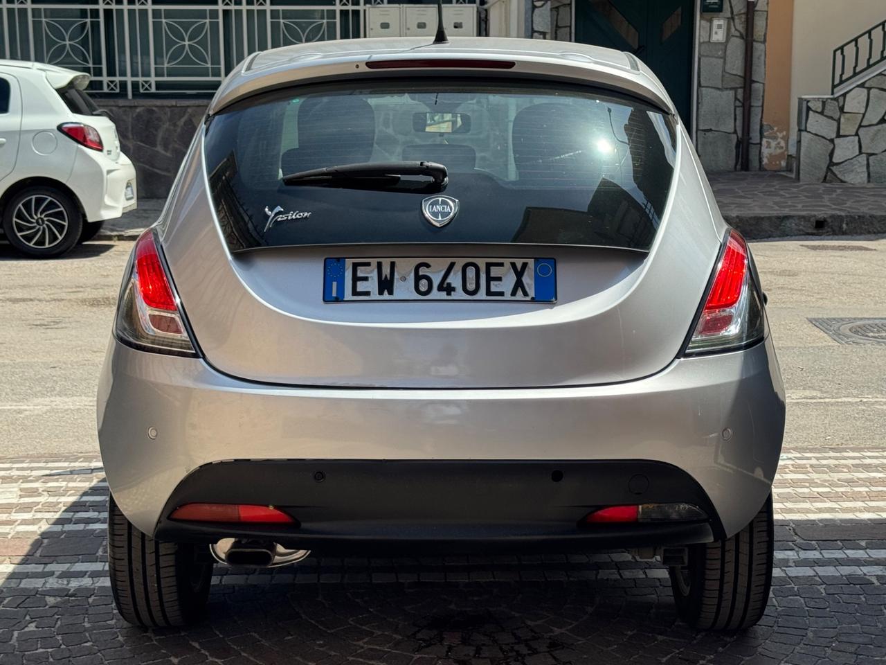 Lancia Ypsilon 1.2 69 CV 5 porte S&S Silver