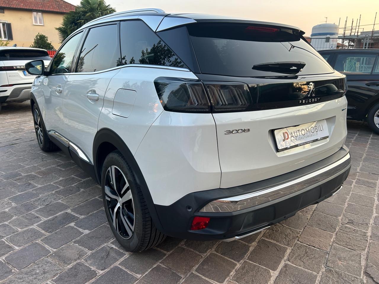 Peugeot 3008 Hybrid4 300 e-EAT8 GT