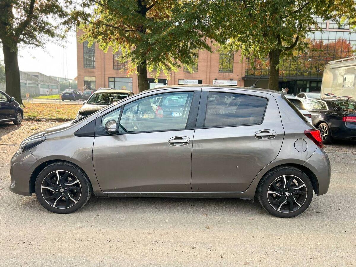 Toyota Yaris 1.5h Trend Red Edition 5p