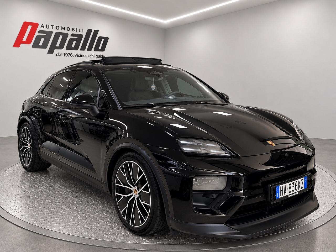 Porsche Macan EV 4